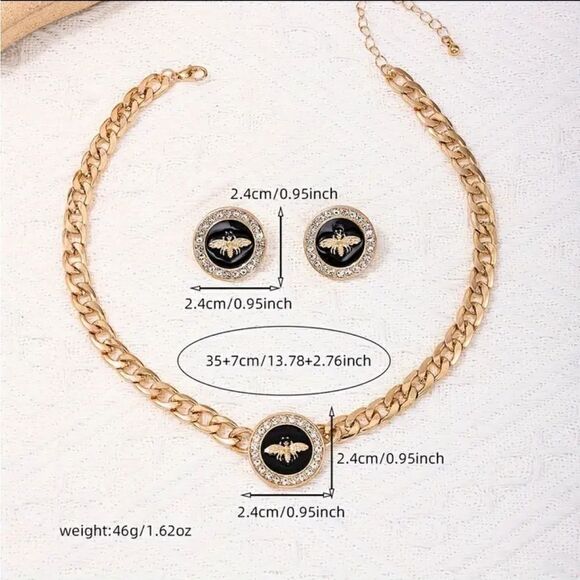 ✨ Black & Gold Bee Rounded Necklace & Earrings Set ✨ - Picture 4 of 5